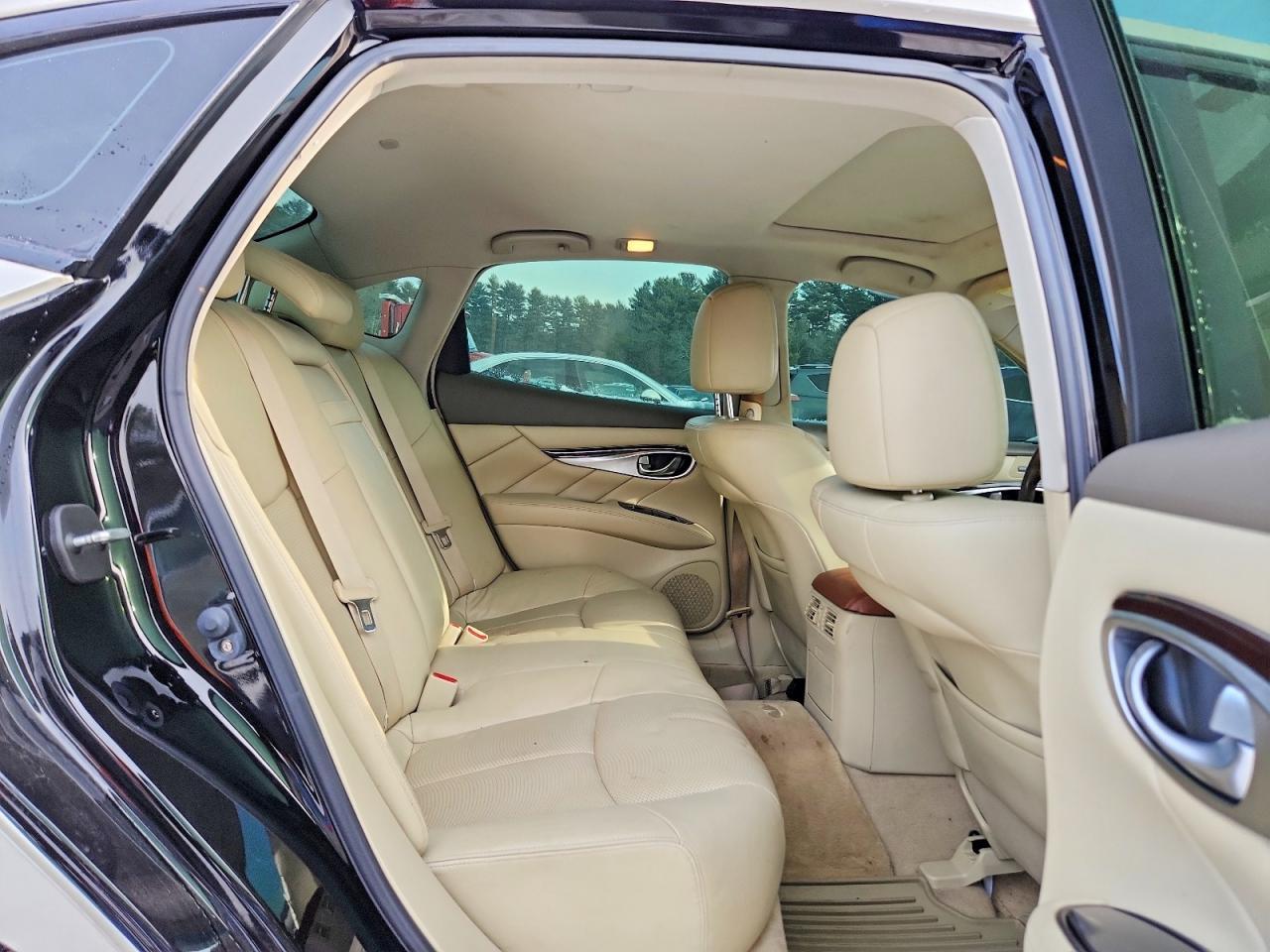 2011 INFINITI M37