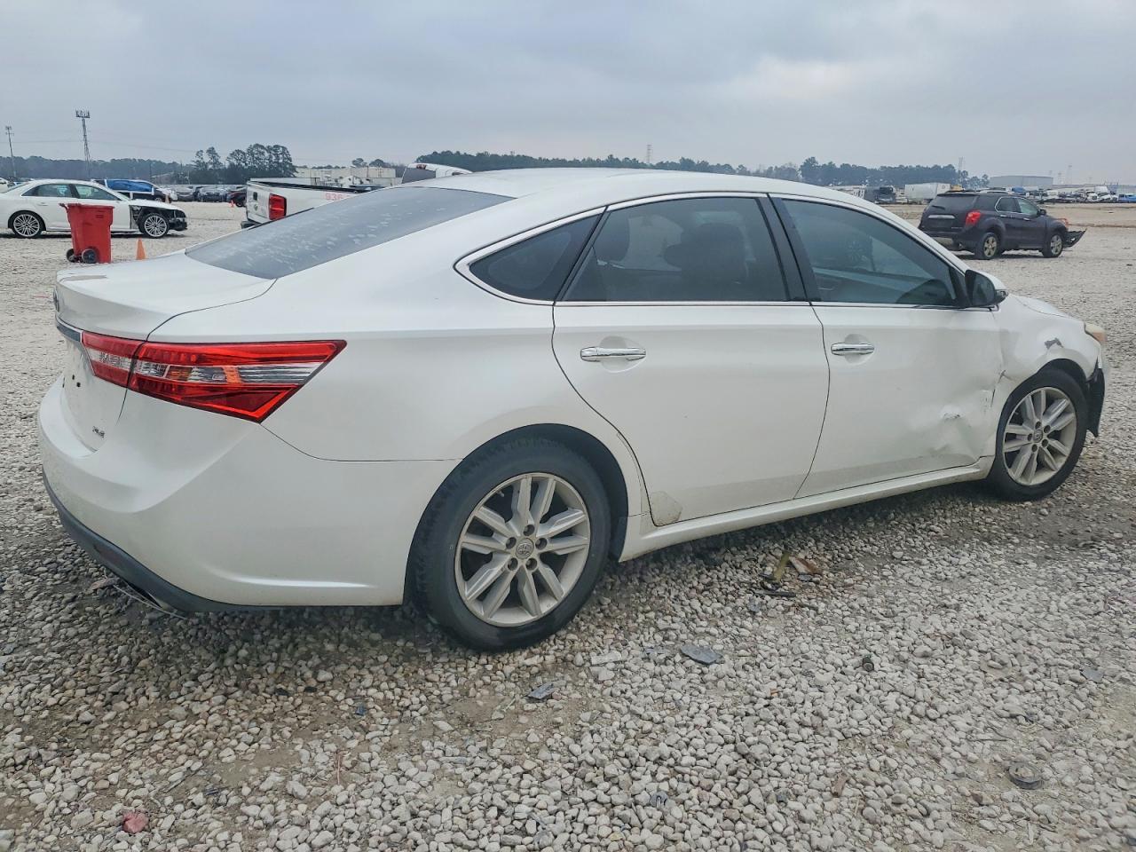 2013 TOYOTA Avalon