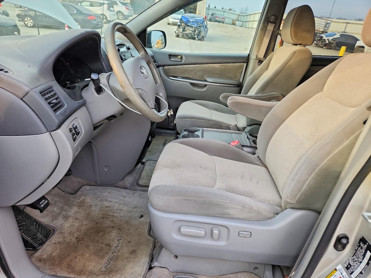 2010 TOYOTA SIENNA