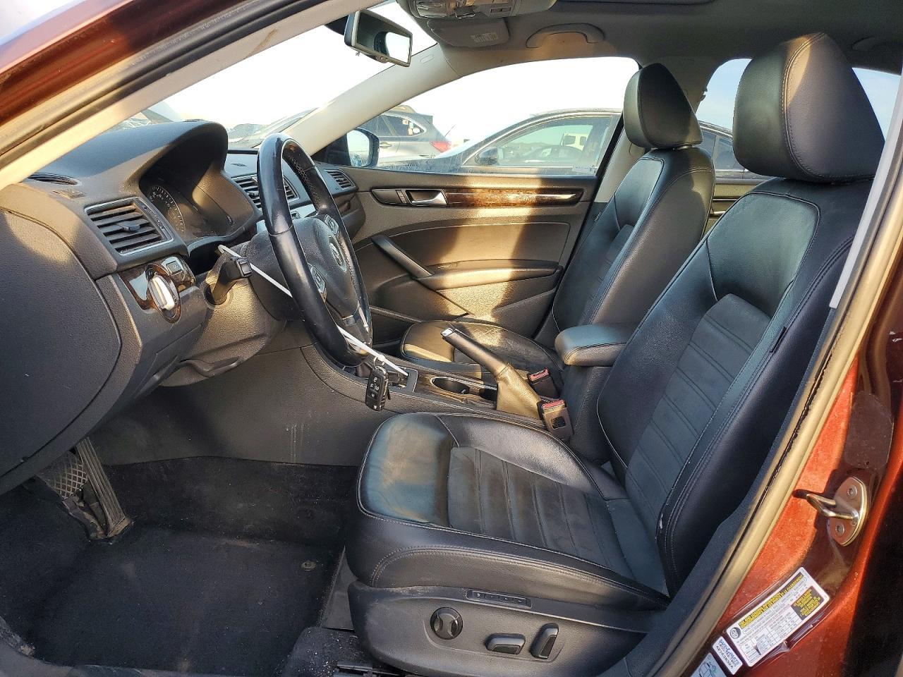 2014 VOLKSWAGEN Passat