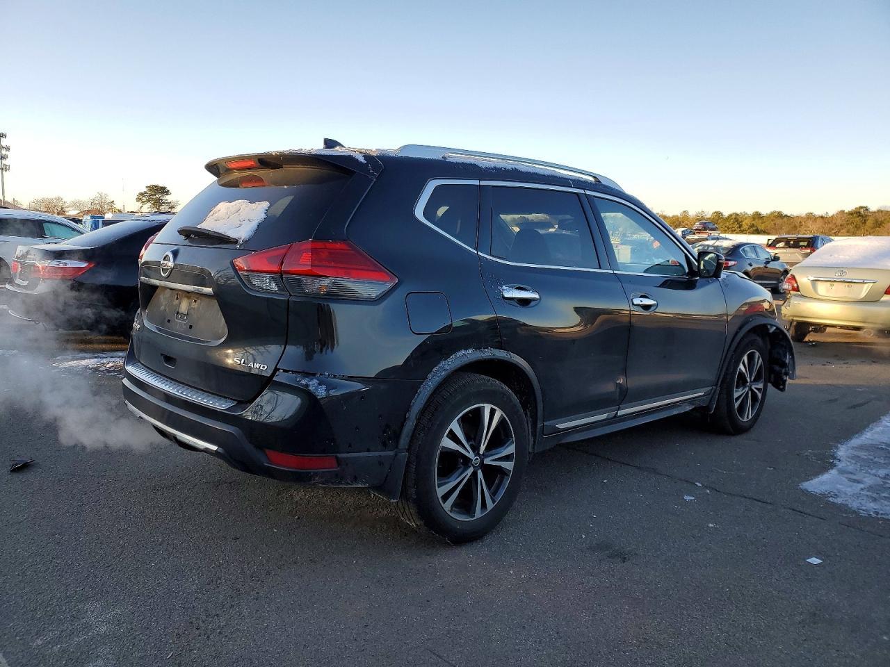 2017 NISSAN ROGUE