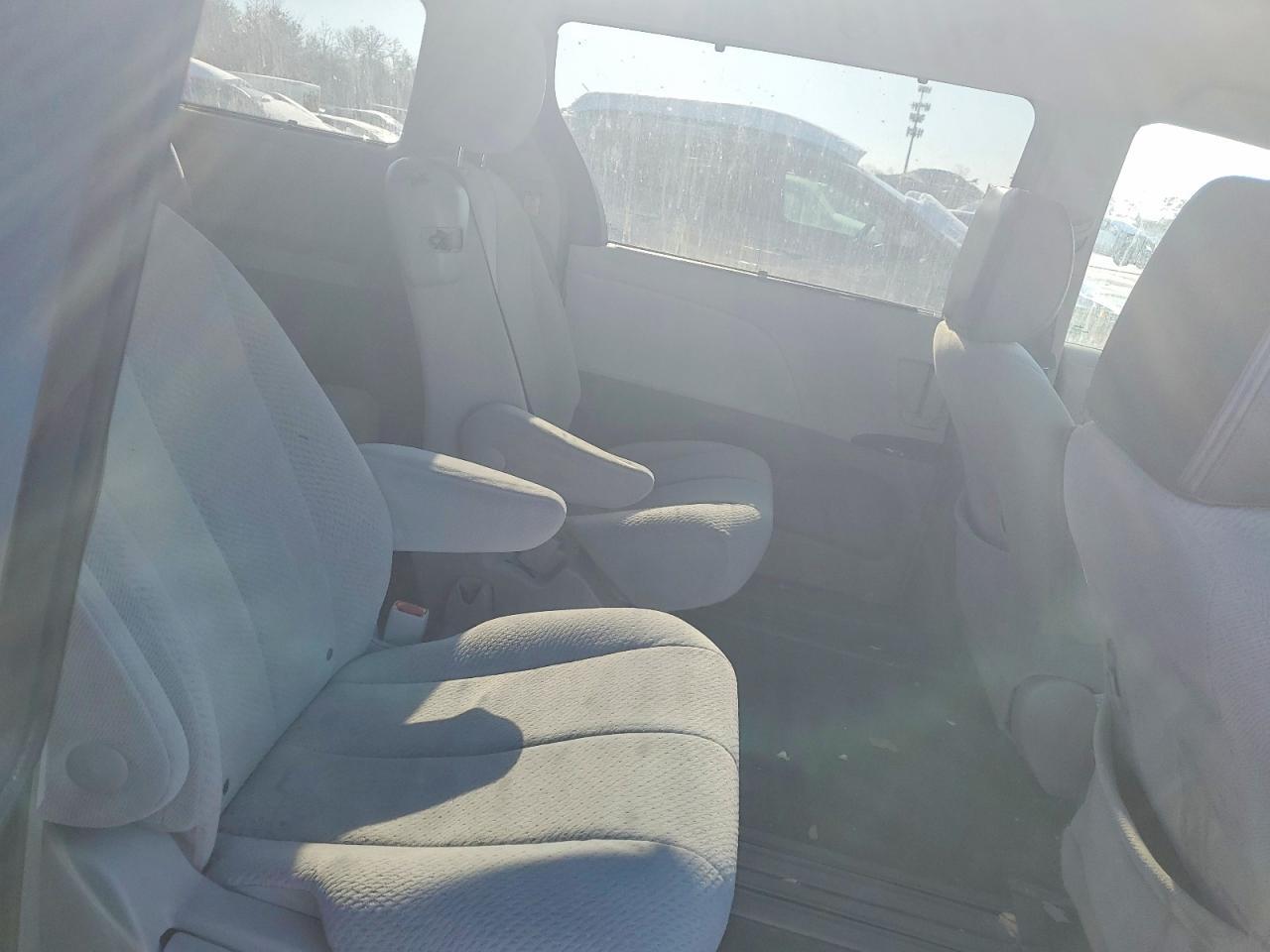 2012 TOYOTA SIENNA