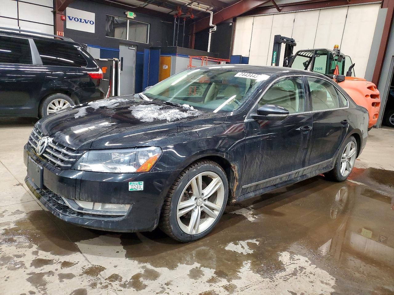 2012 VOLKSWAGEN Passat