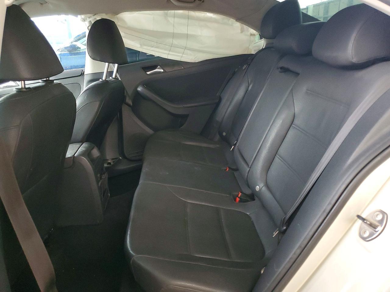 2011 VOLKSWAGEN JETTA