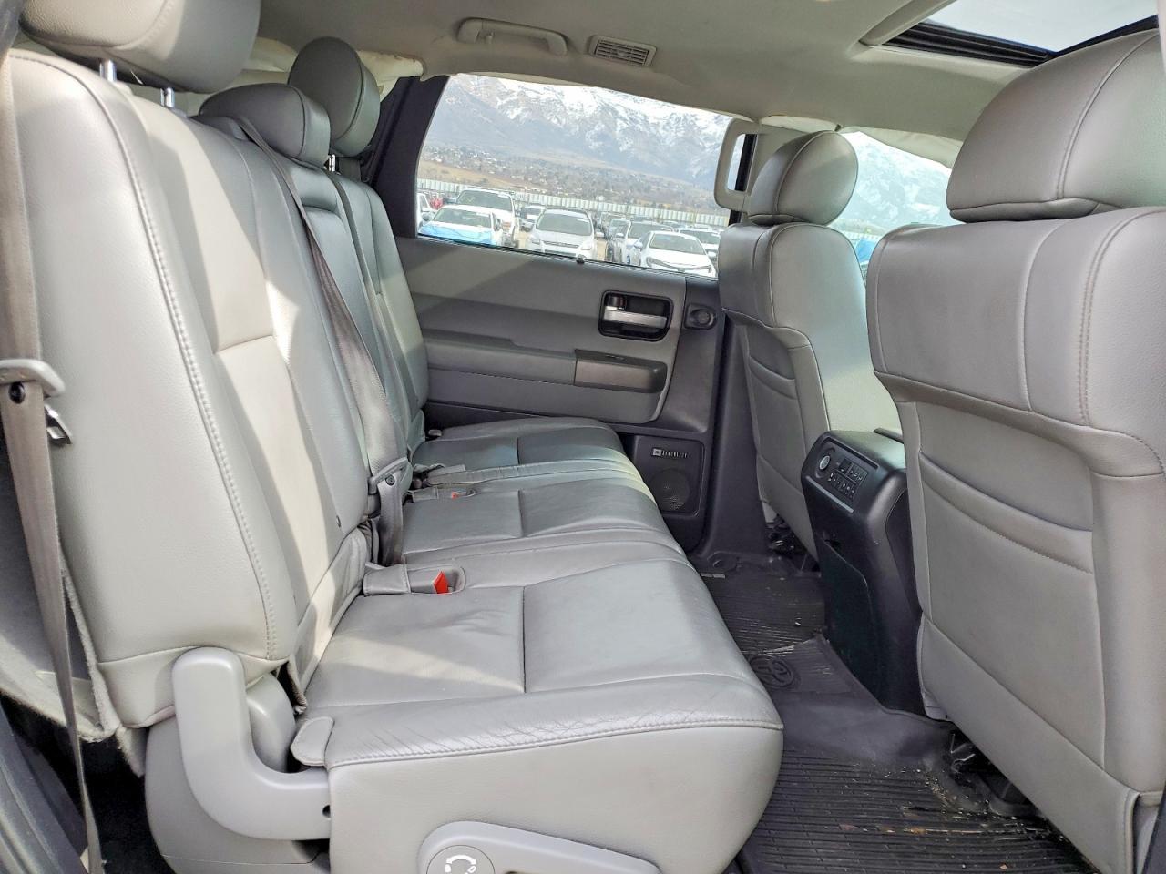 2013 TOYOTA Sequoia