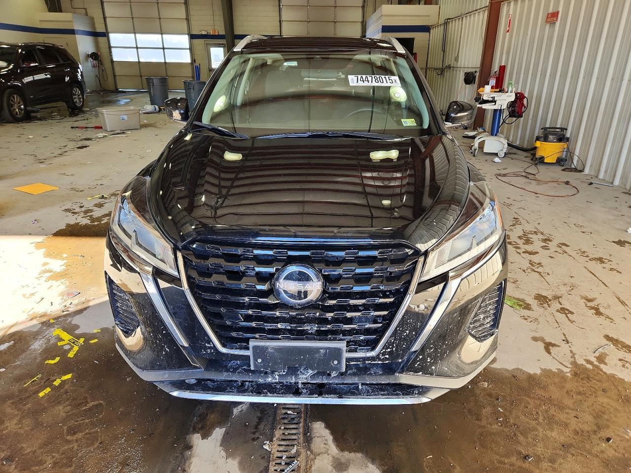 2022 NISSAN KICKS