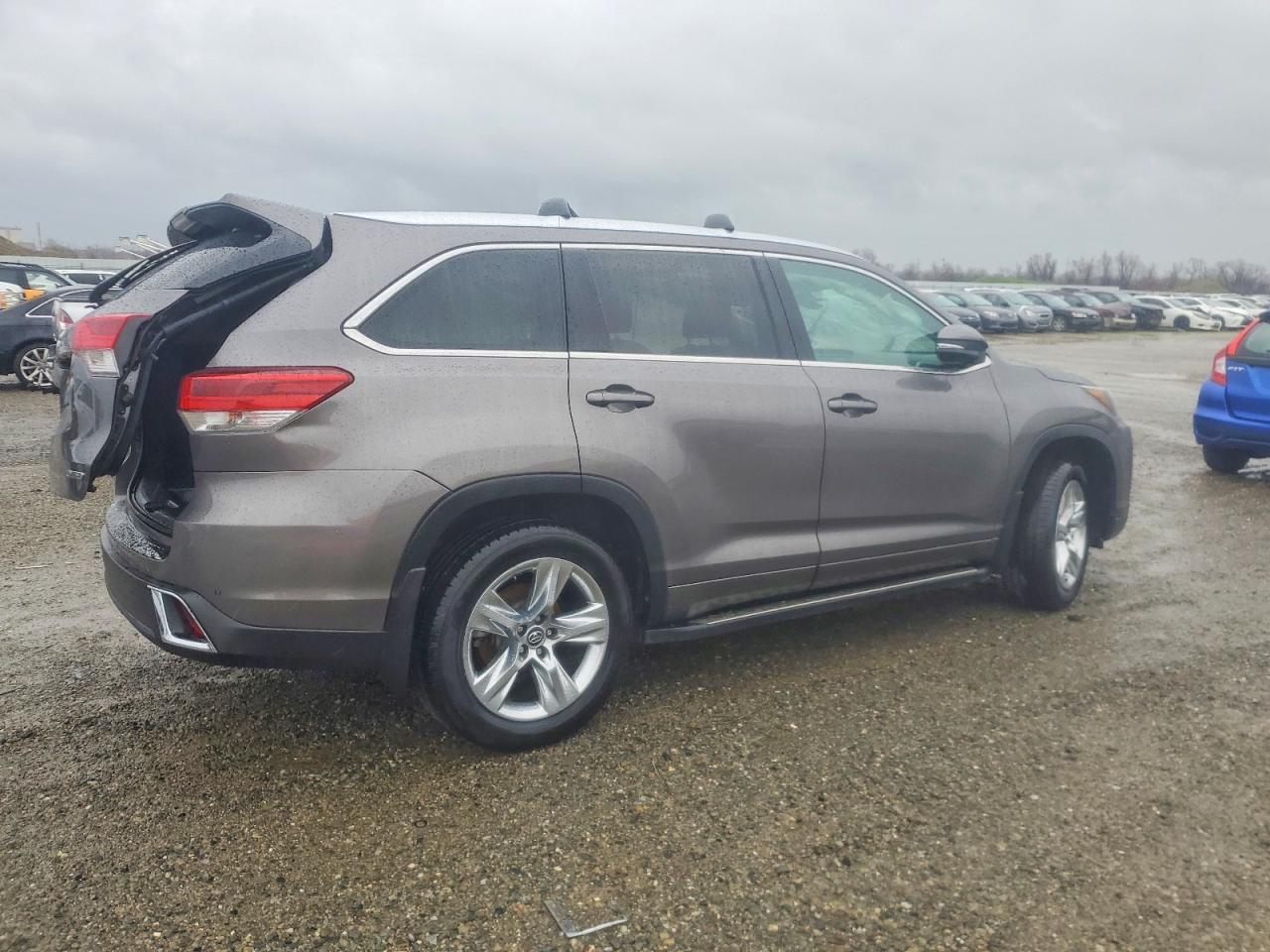 2017 TOYOTA HIGHLANDER
