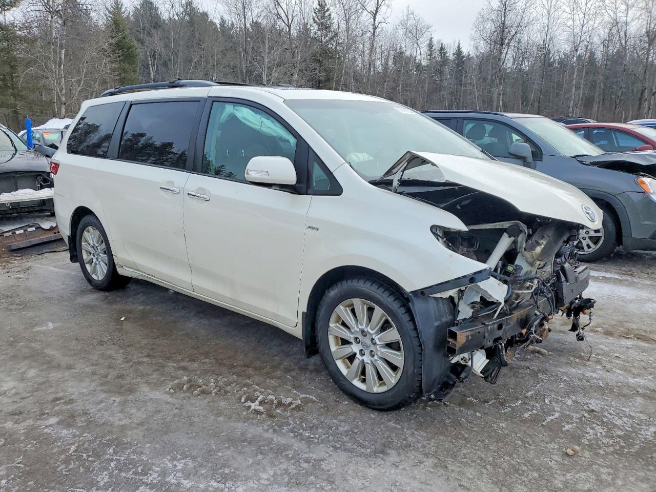 2016 TOYOTA SIENNA