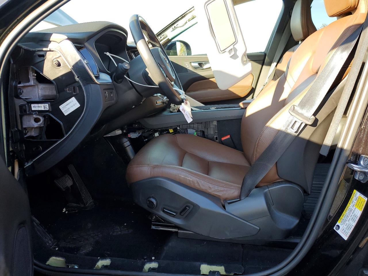 2020 VOLVO XC60
