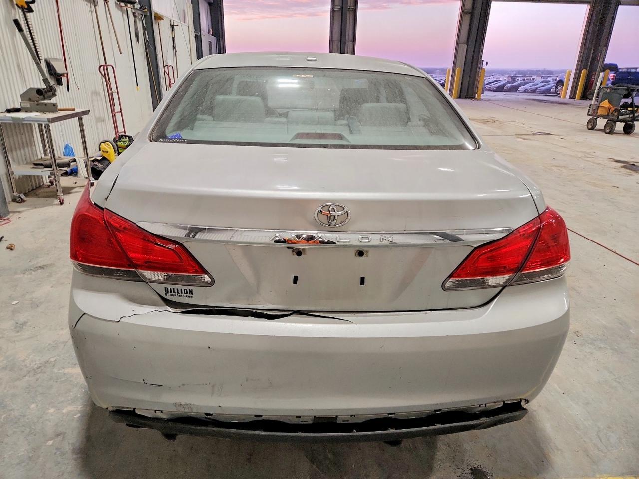 2012 TOYOTA Avalon