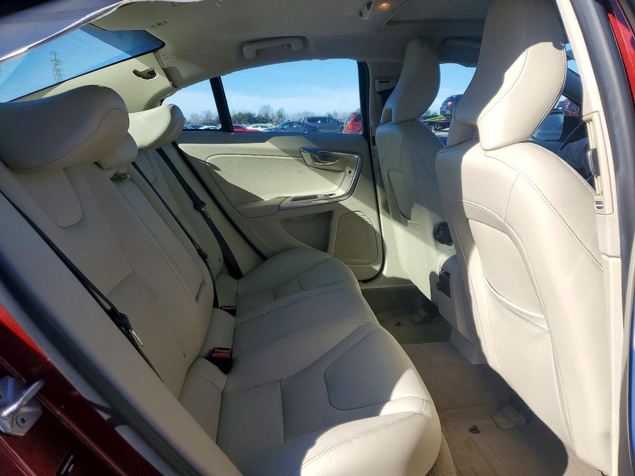2015 VOLVO S60