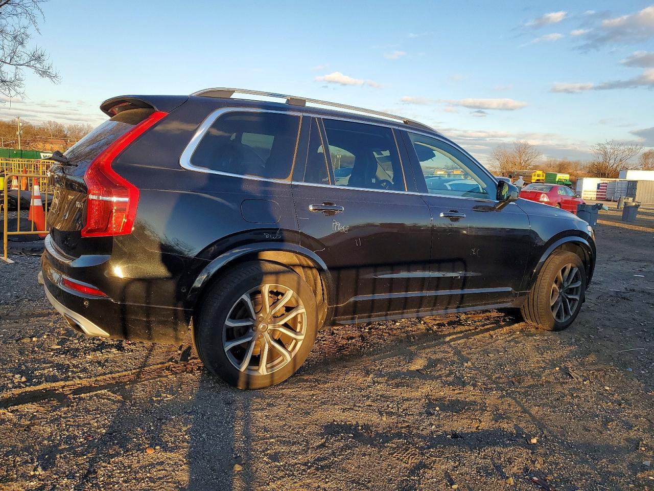 2017 VOLVO XC90