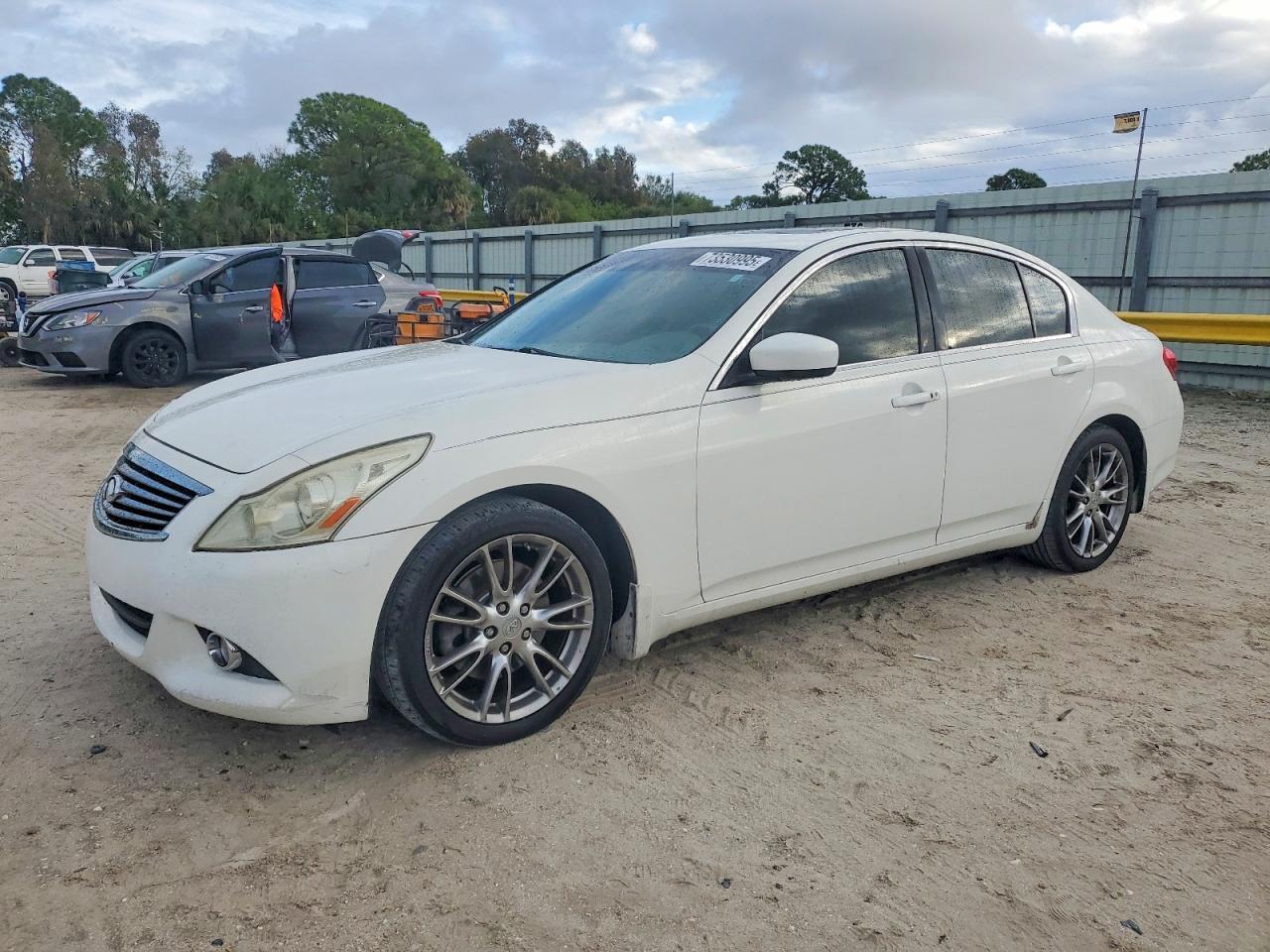 2011 INFINITI G37