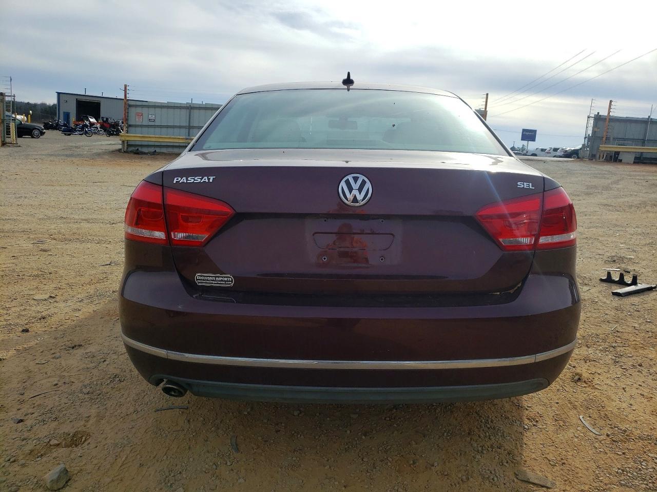 2013 VOLKSWAGEN Passat