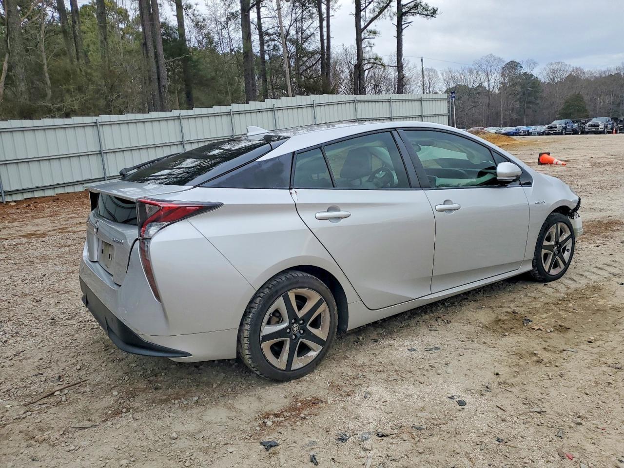 2016 TOYOTA PRIUS