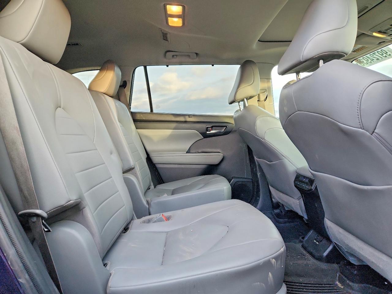 2020 TOYOTA HIGHLANDER