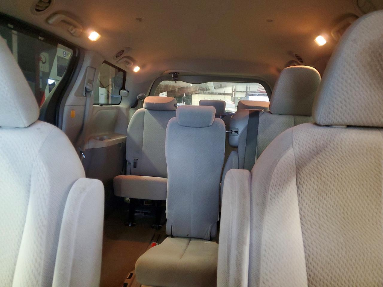 2012 TOYOTA SIENNA