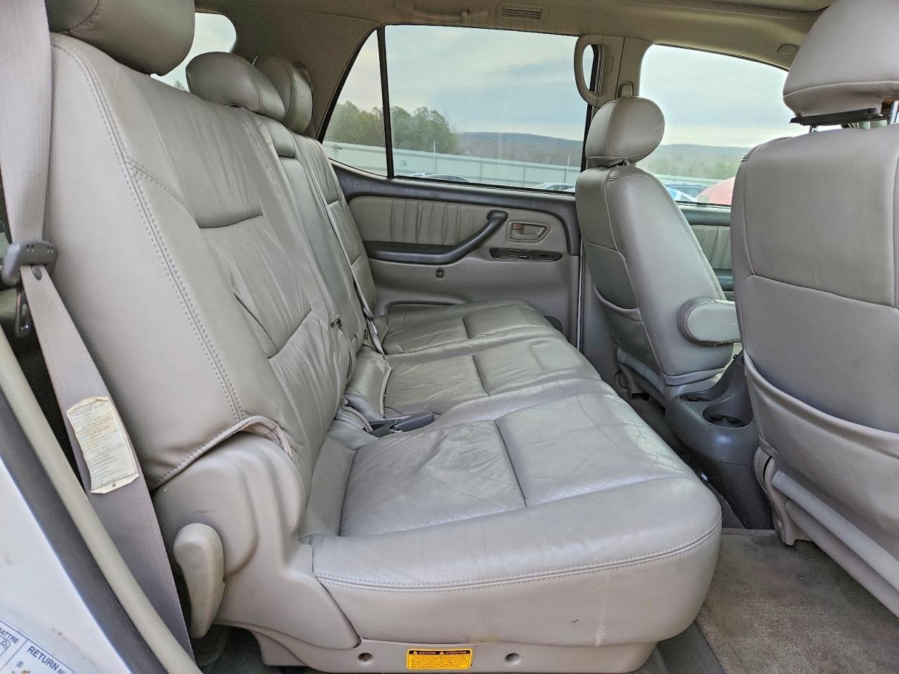 2004 TOYOTA Sequoia