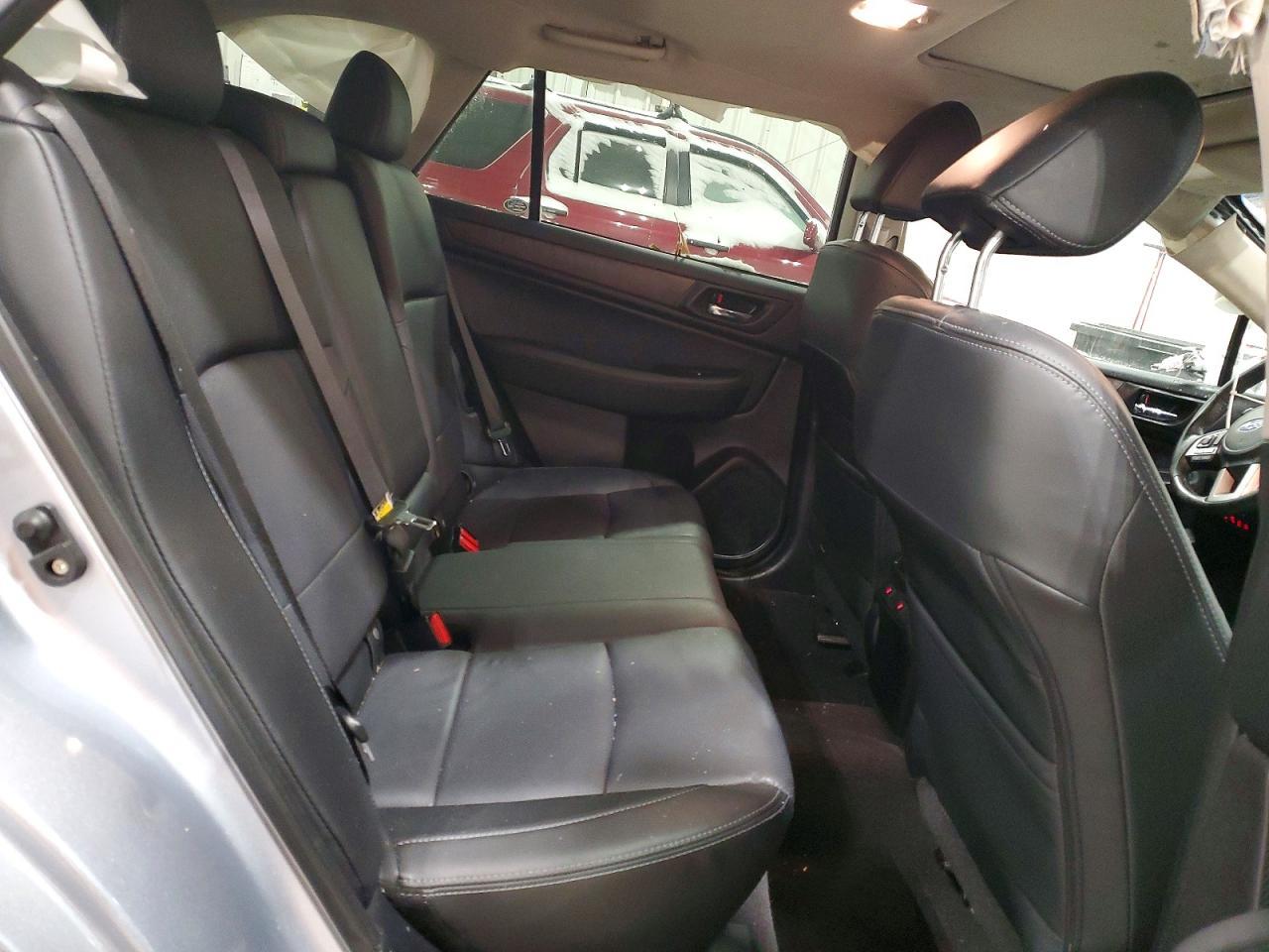 2017 SUBARU Outback