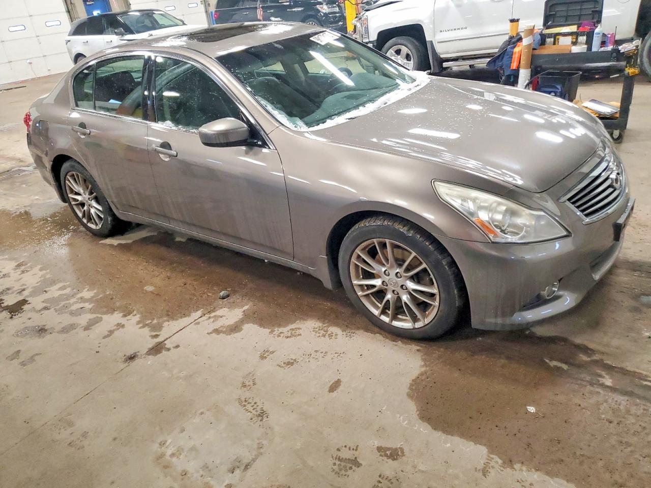 2011 INFINITI G37