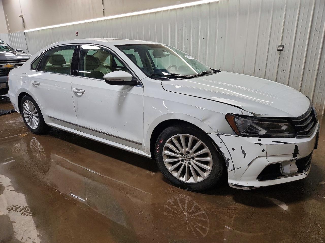 2017 VOLKSWAGEN Passat