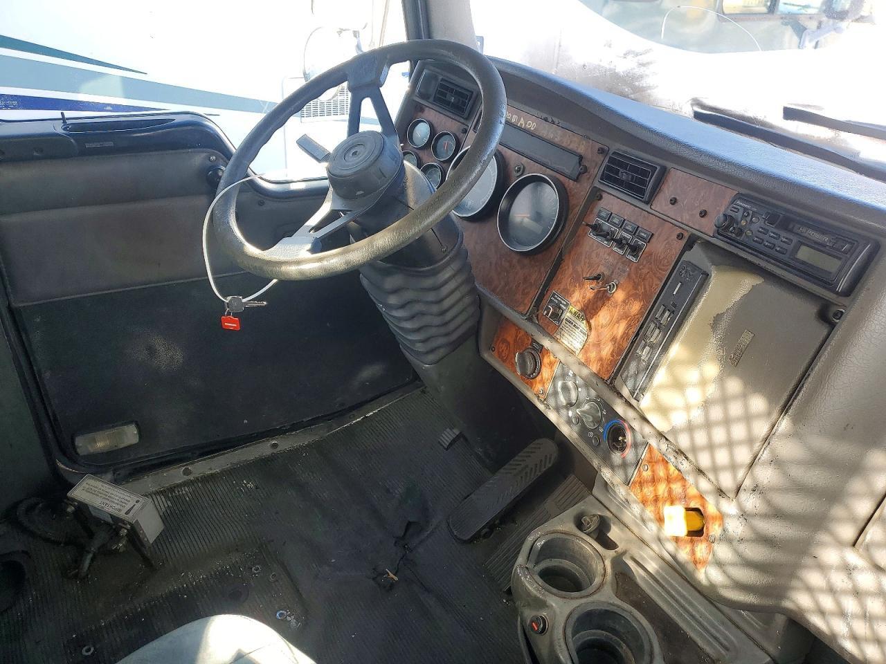2003 KENWORTH T300