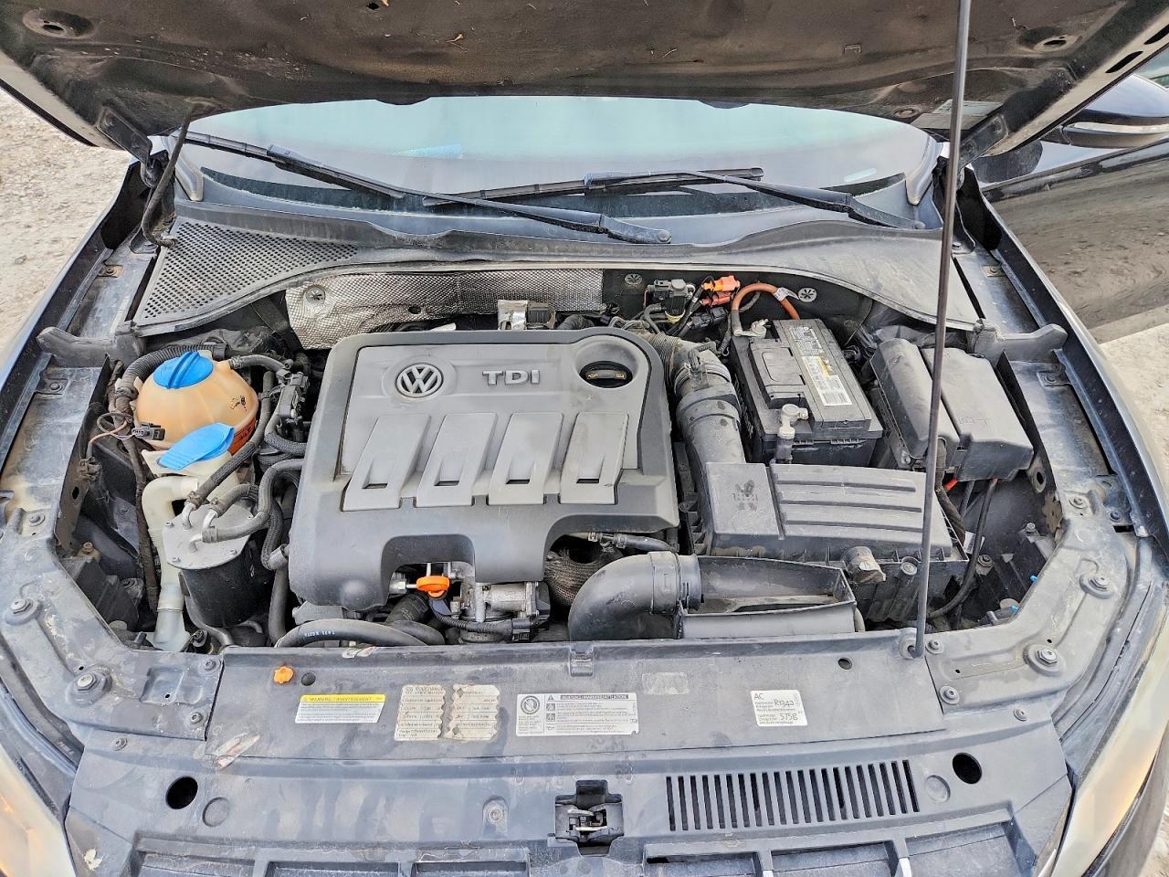 2012 VOLKSWAGEN Passat