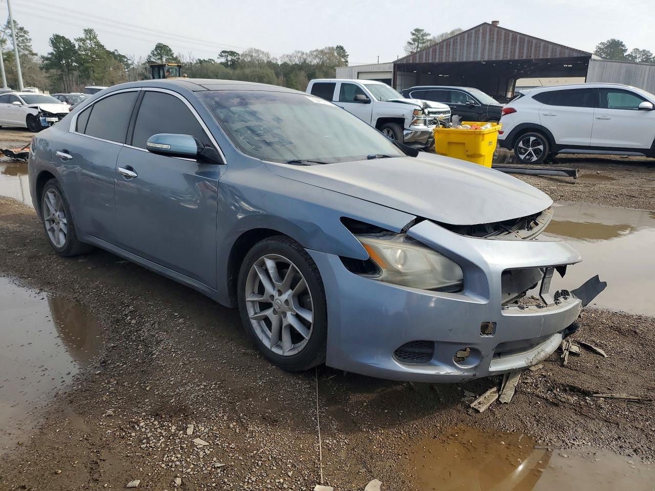 2010 NISSAN Maxima