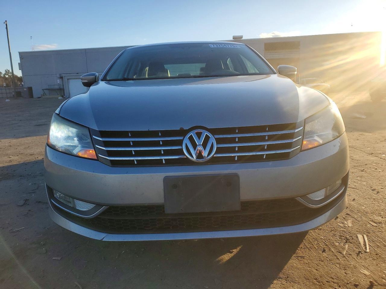 2014 VOLKSWAGEN Passat
