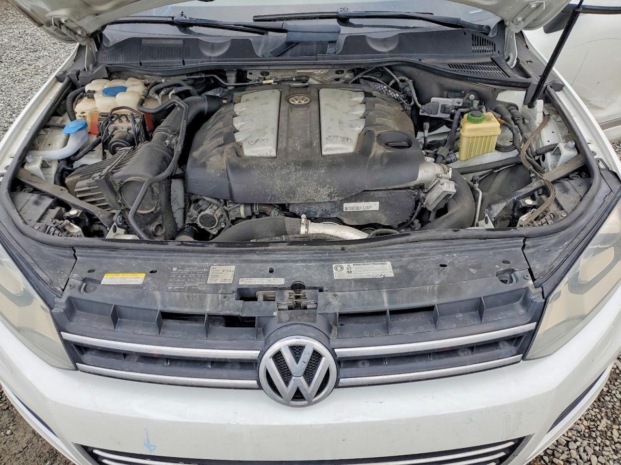 2012 VOLKSWAGEN Touareg