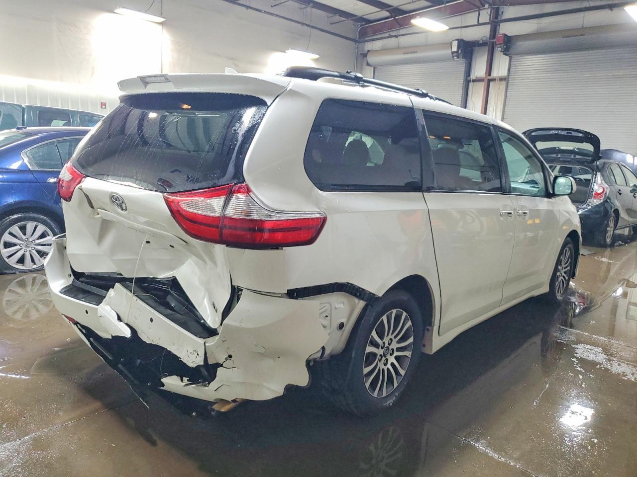 2019 TOYOTA SIENNA