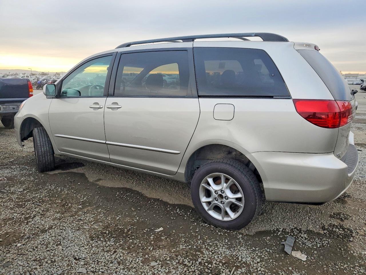 2004 TOYOTA SIENNA