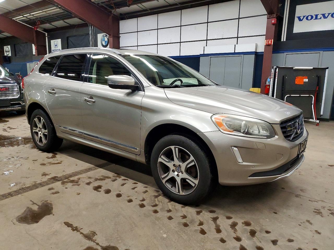 2015 VOLVO XC60
