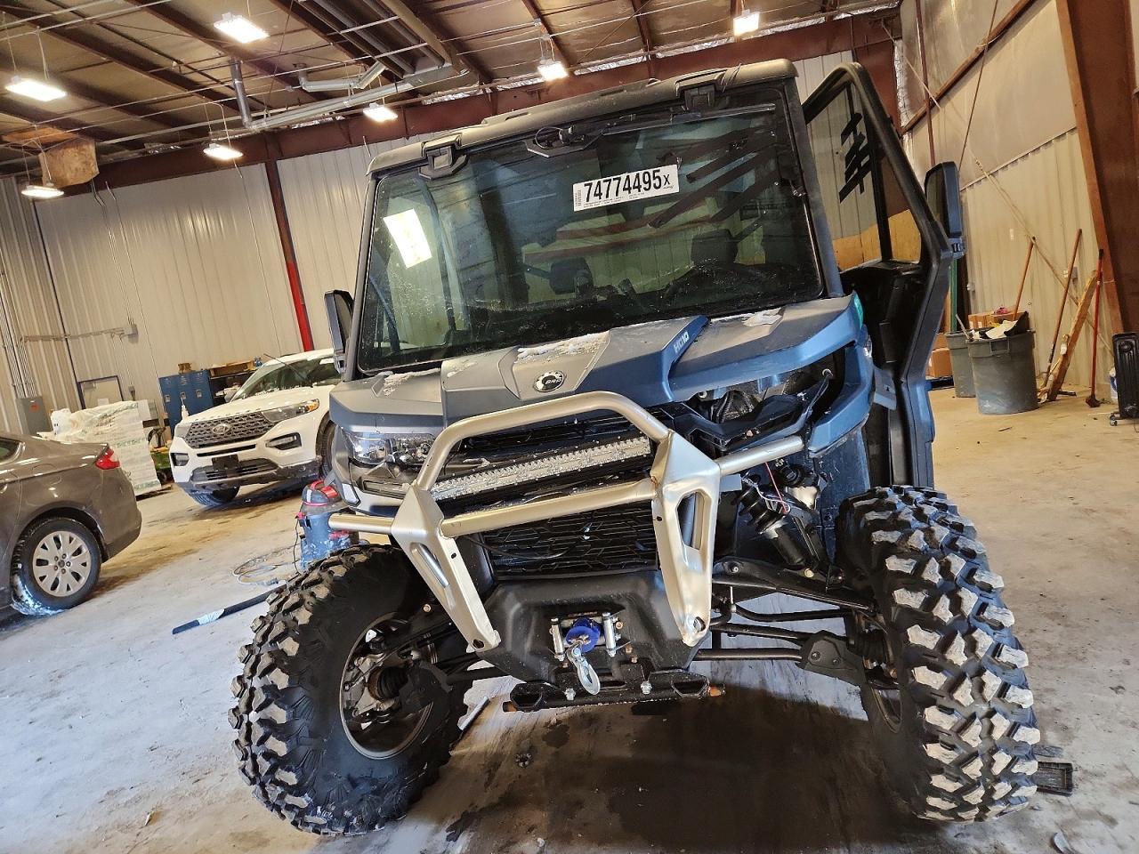 2025 CAN-AM Defender