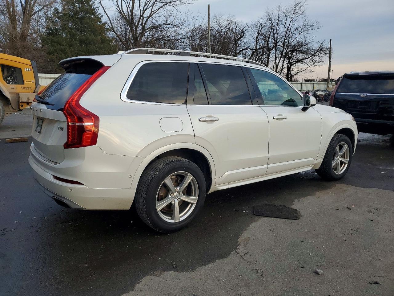 2016 VOLVO XC90