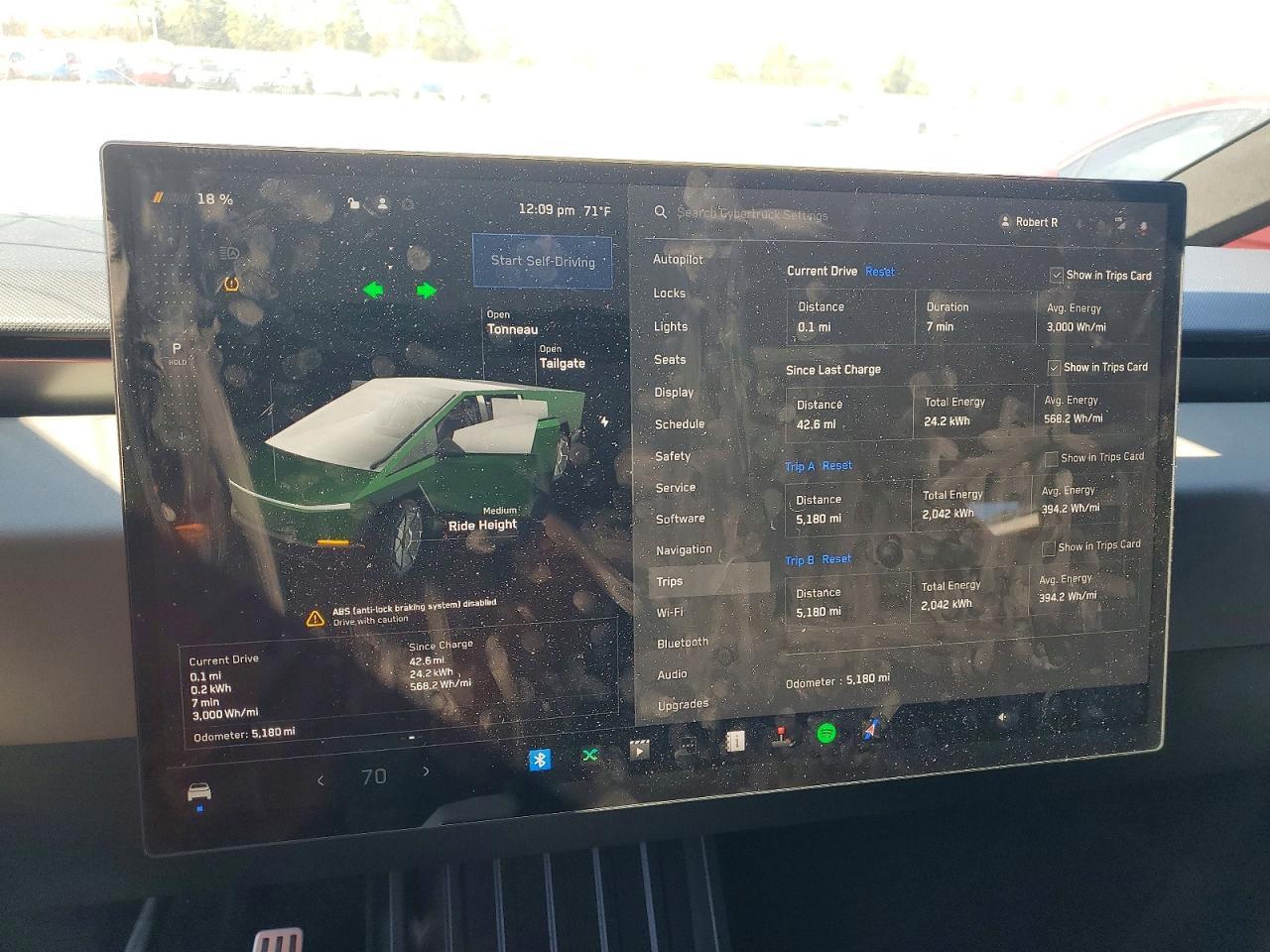 2024 TESLA Cybertruck