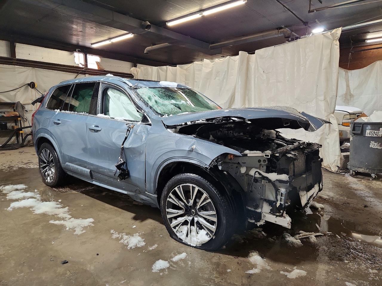 2022 VOLVO XC90