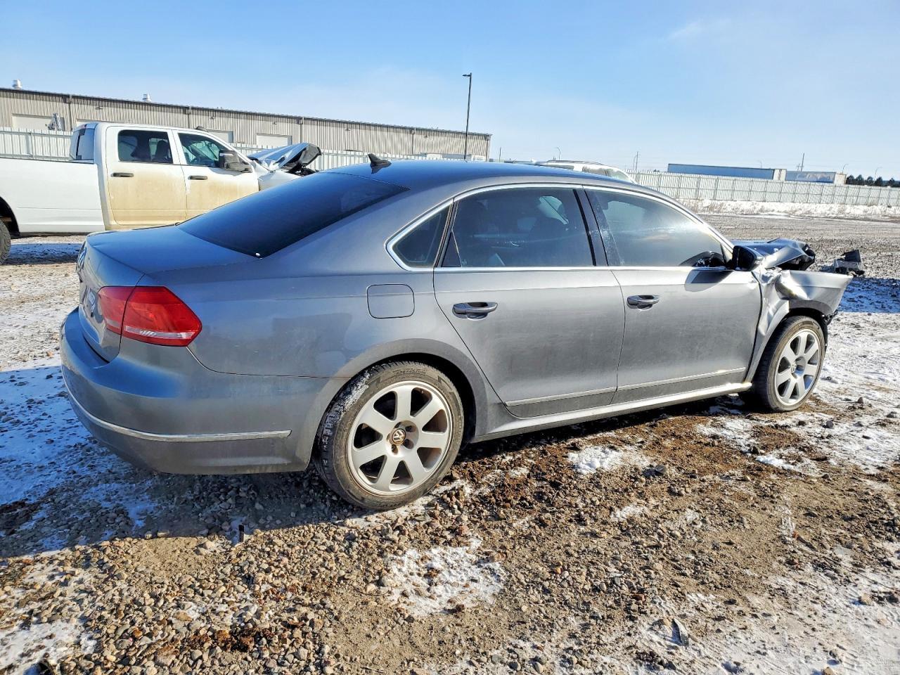 2012 VOLKSWAGEN Passat