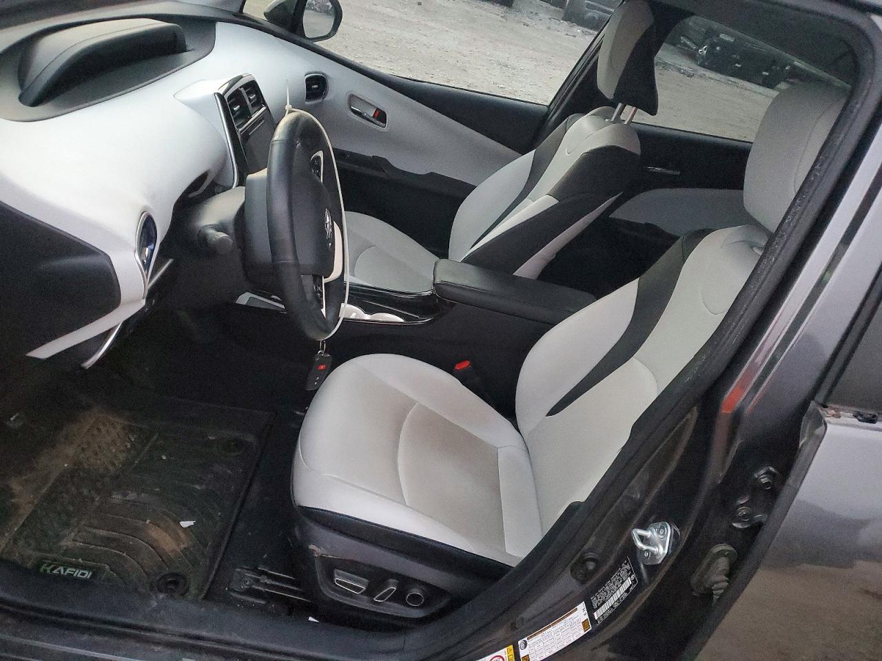 2017 TOYOTA PRIUS