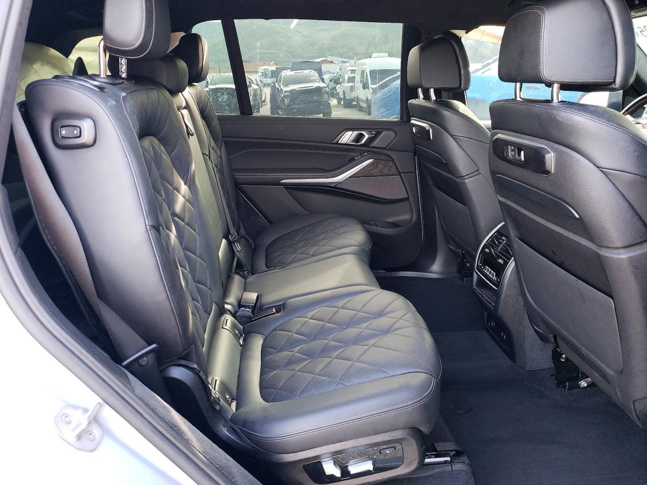 2024 BMW X7