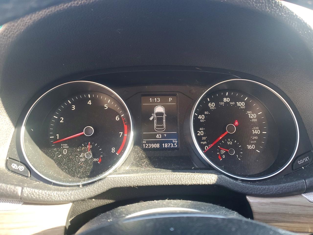 2016 VOLKSWAGEN Passat