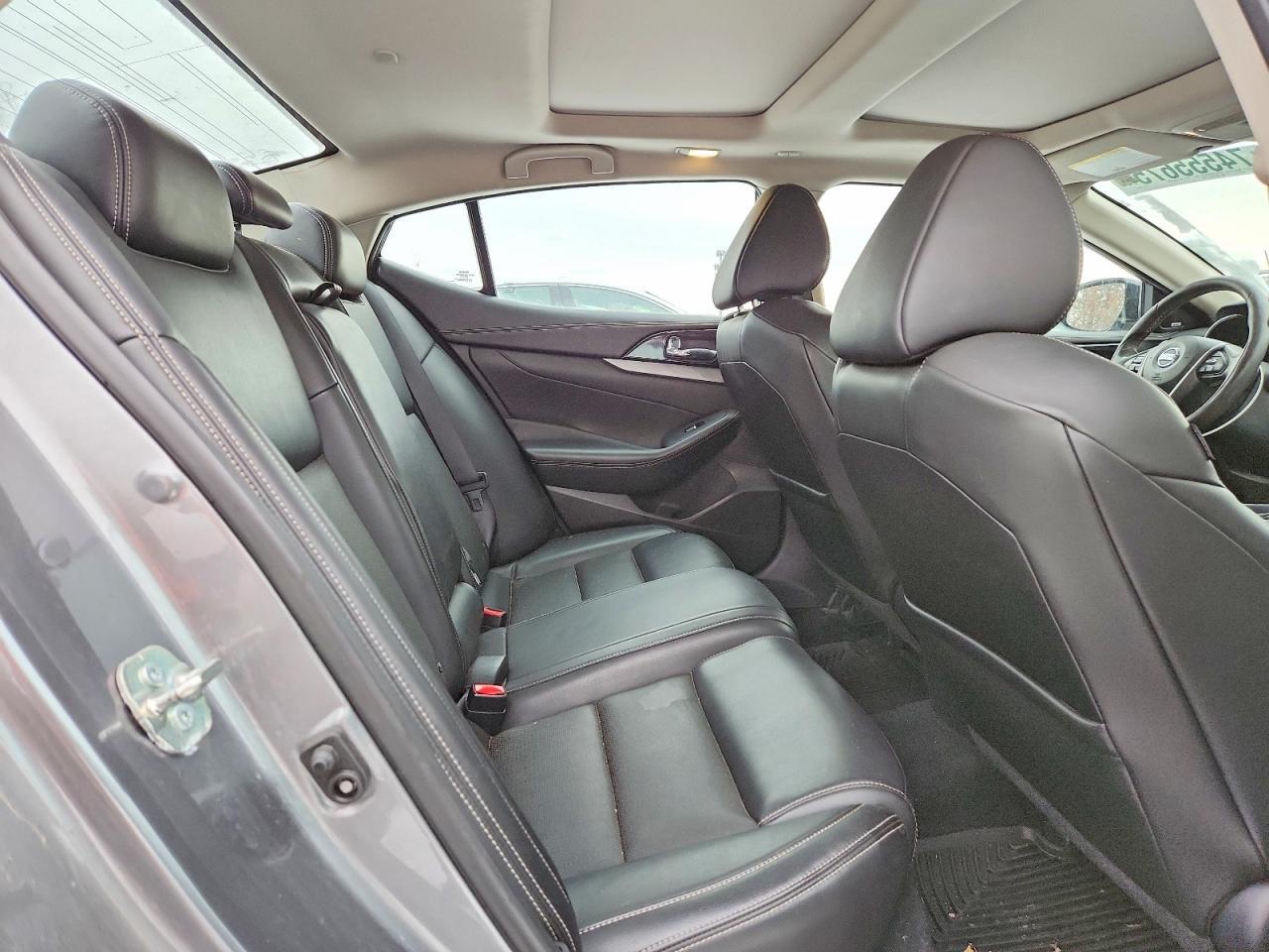 2017 NISSAN Maxima