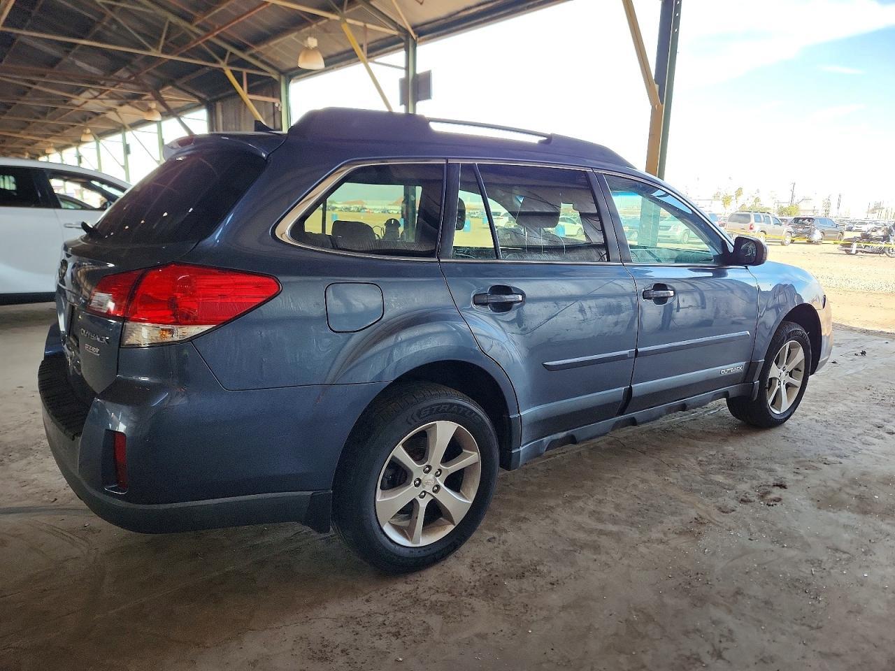 2013 SUBARU Outback