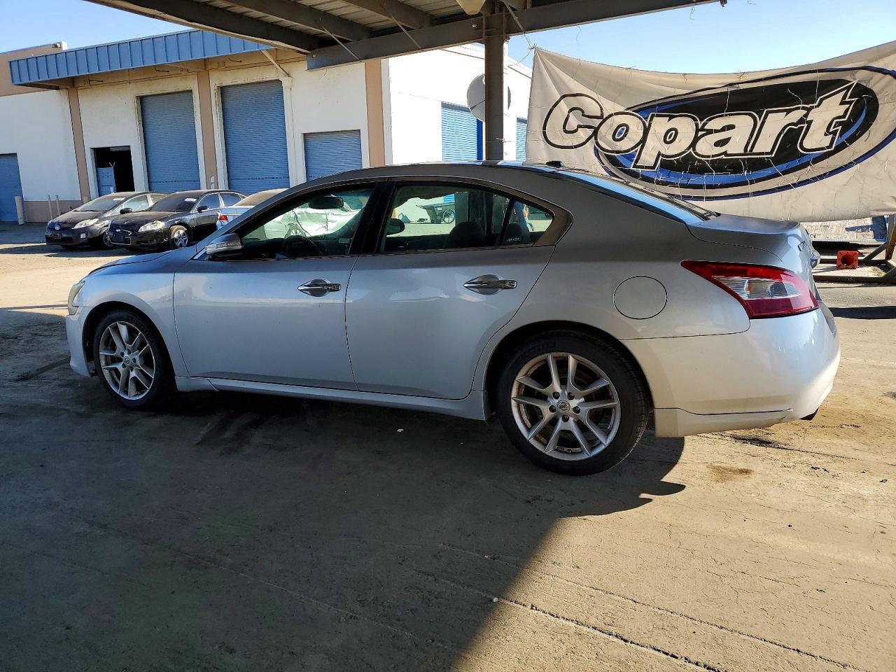 2011 NISSAN Maxima