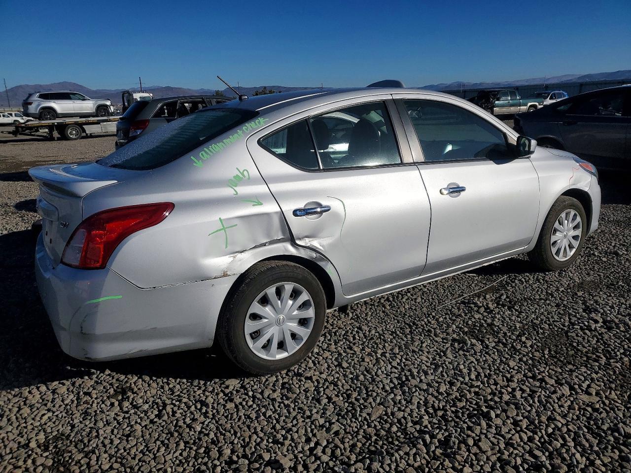 2017 NISSAN VERSA