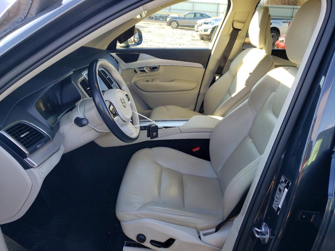 2016 VOLVO XC90