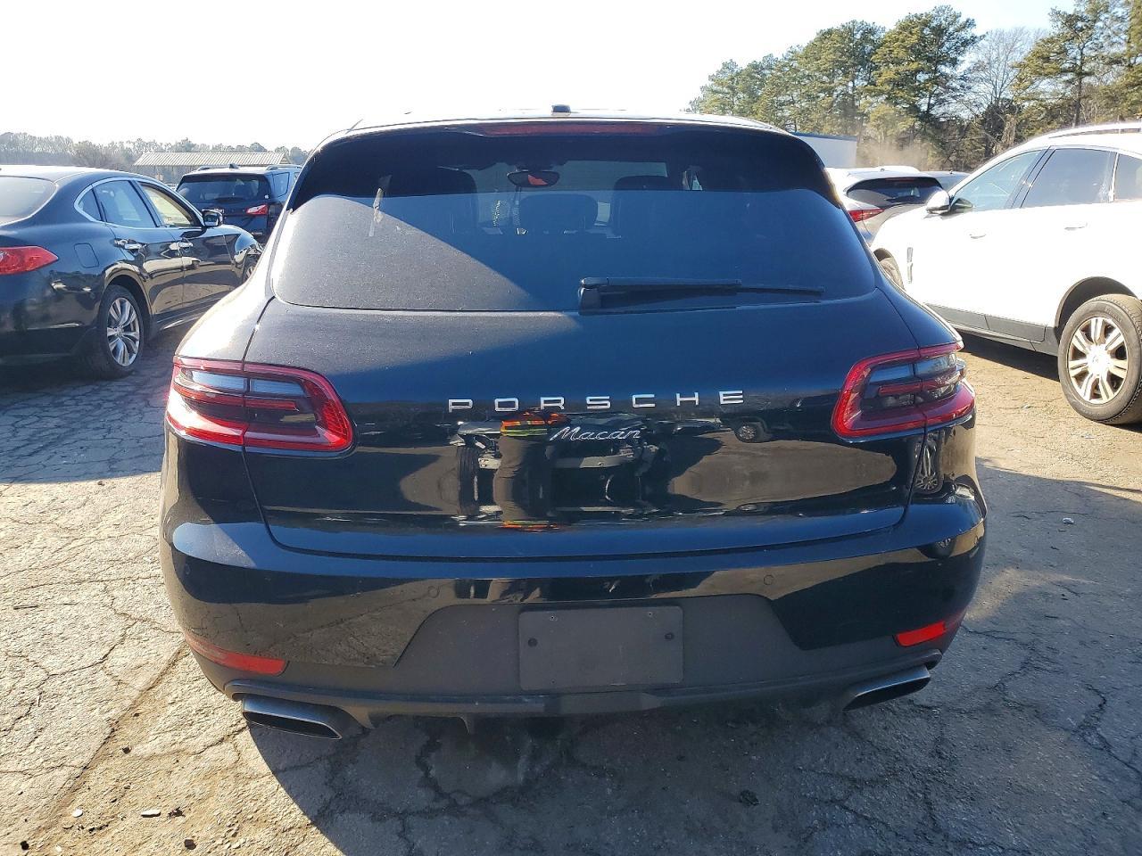 2018 PORSCHE Macan