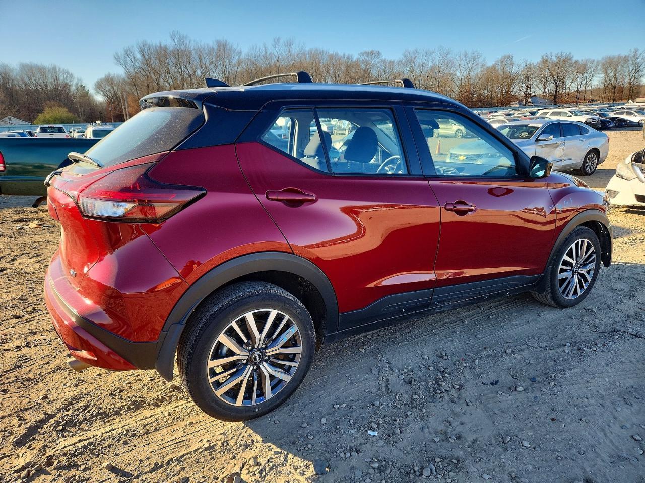 2024 NISSAN KICKS