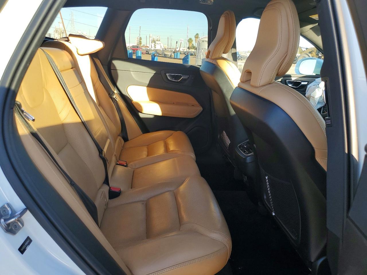 2021 VOLVO XC60