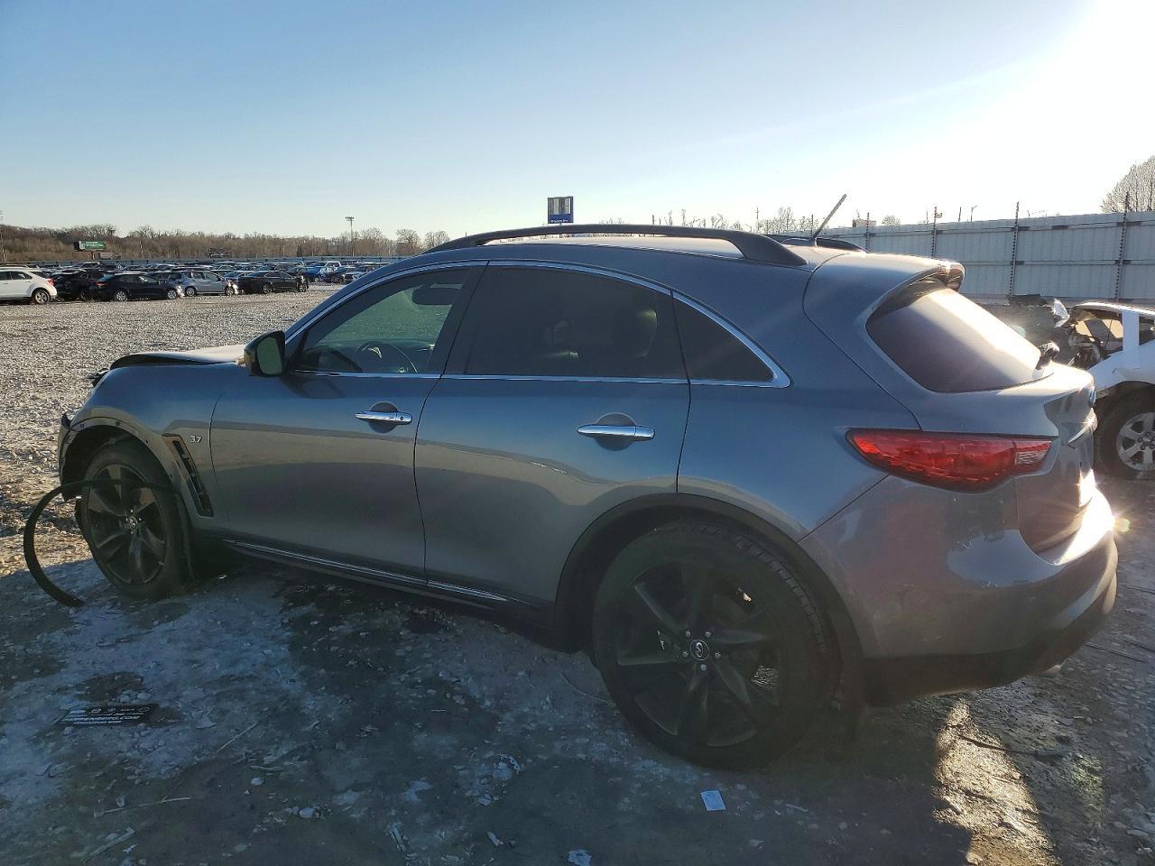 2016 INFINITI QX70